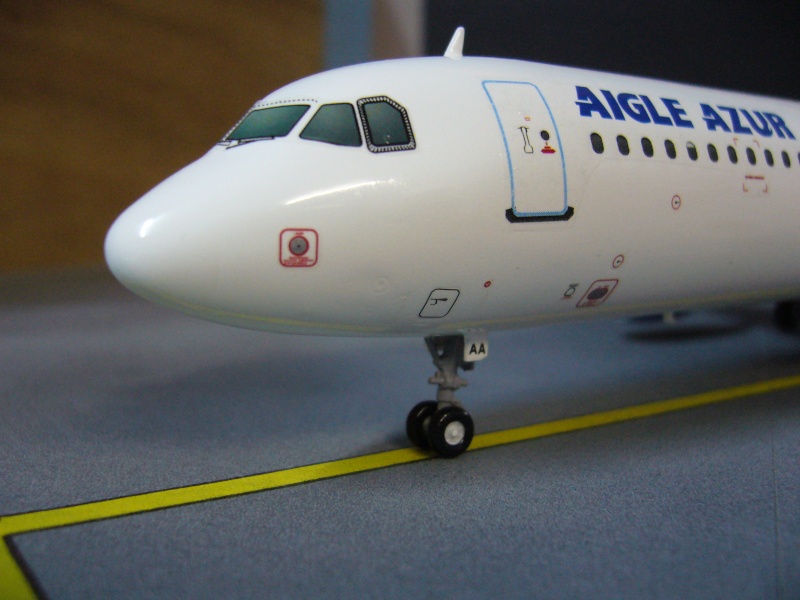 AIRBUS A321-211 AIGLE AZUR REVELL F-RSIN compagnies aeriennes françaises d'hier et d'aujourd'hui pn33 et pn34 P1030429