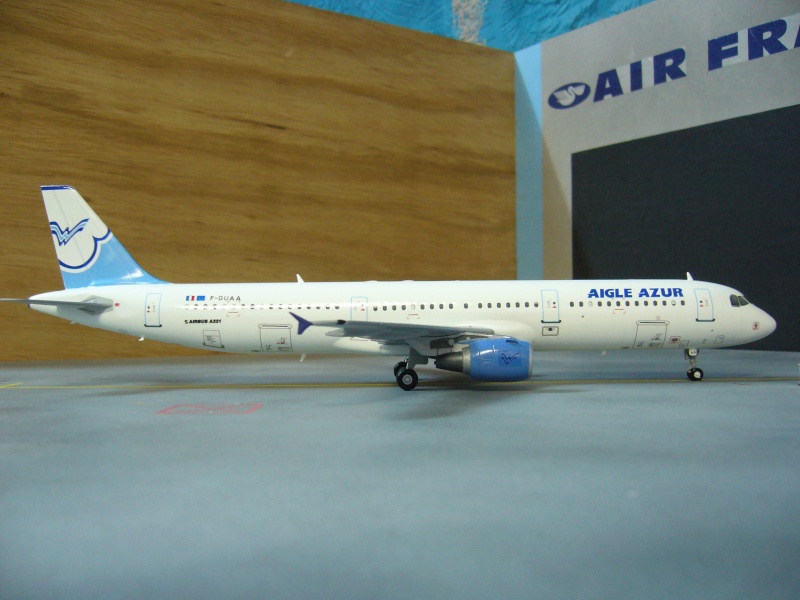 AIRBUS A321-211 AIGLE AZUR REVELL F-RSIN compagnies aeriennes françaises d'hier et d'aujourd'hui pn33 et pn34 P1030435