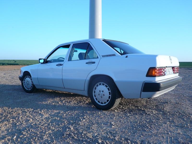 [VENDU] Mercedes-Benz 190E 2.6 BVA de 1988 - Page 5 P1030510