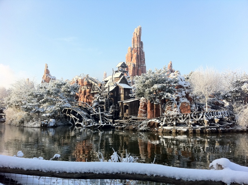 disneyland neige - Vos photos de Disneyland Paris sous la neige ! - Page 13 Img_3012