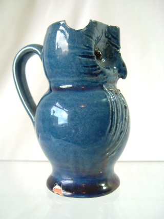 Farnham Pottery (Surrey) 00236