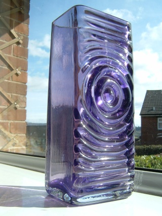 Zyclon style glass vase ? 00237