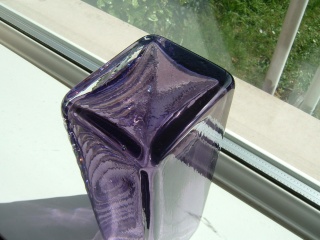 Zyclon style glass vase ? 00824