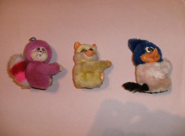 Les petites peluches à pinces des années 80... Dscf2023