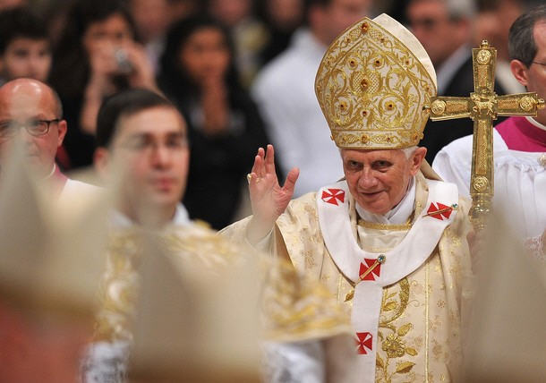 Messe de  la nuit de Noël : Homélie du pape Benoît XVI Le_pap10