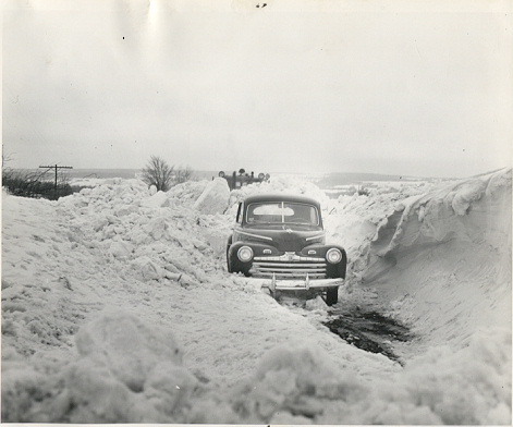 Vieille voiture sous la neige. - Page 2 3991ac10