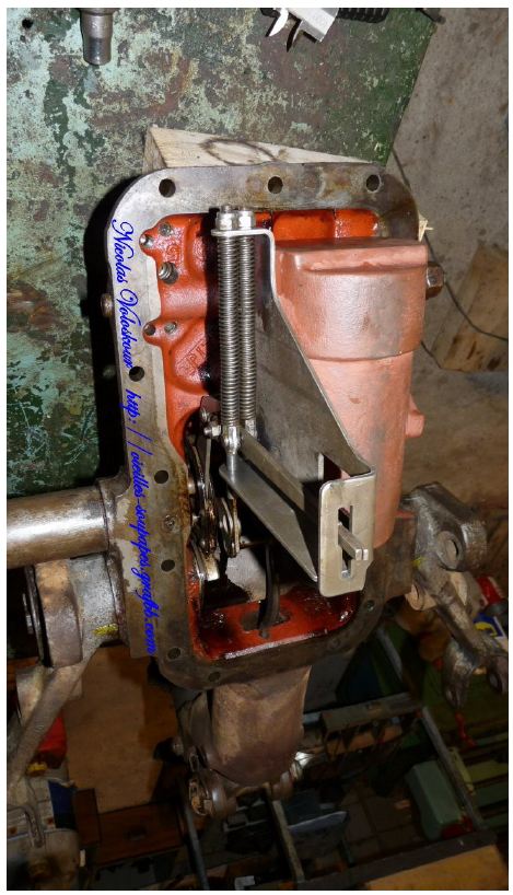 Retrait de la pompe hydraulique sur le Massey Ferguson 65 P1310