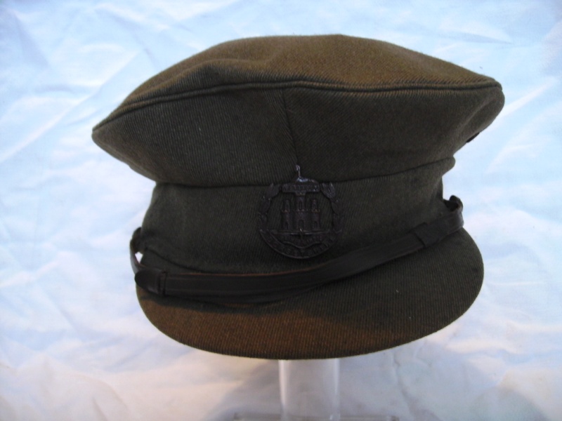 Vareuses et uniformes de l'officier britannique Pict0061