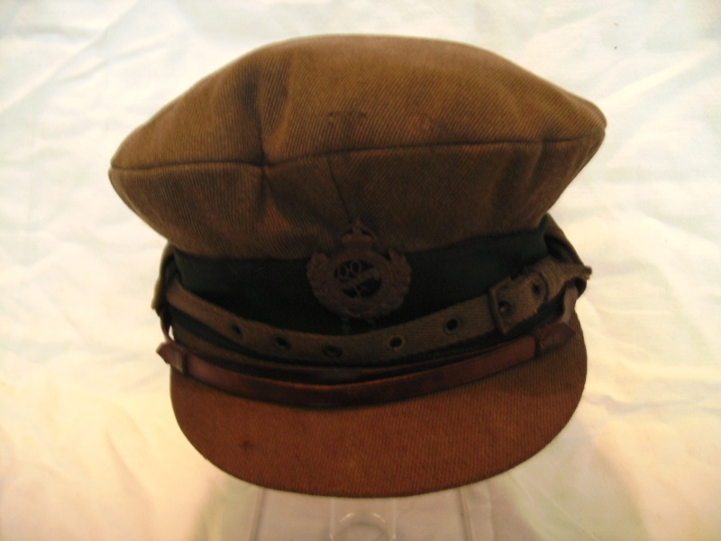 Vareuses et uniformes de l'officier britannique Pict0070