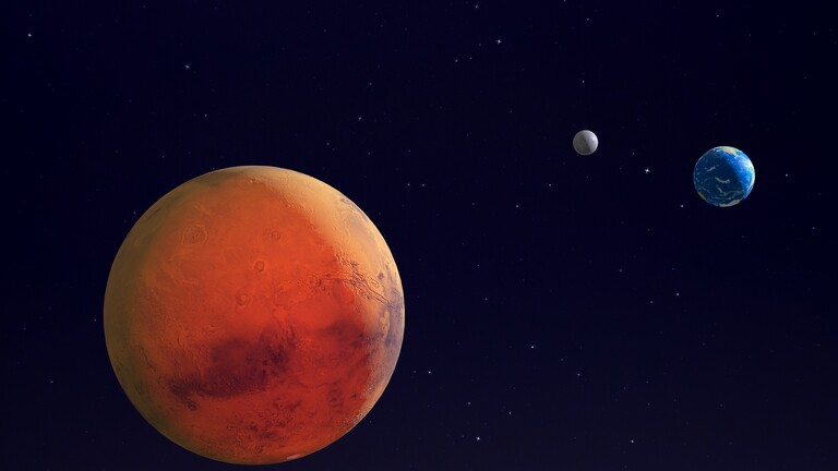 المريخ يضيء سماء الليل بجانب "قمر الحصاد" بينما يتجه نحو أقرب نهج له من الأرض 5f75c310