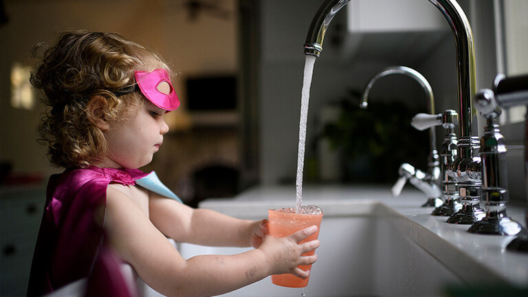 مخاطر الإفراط في شرب الماء 60713510