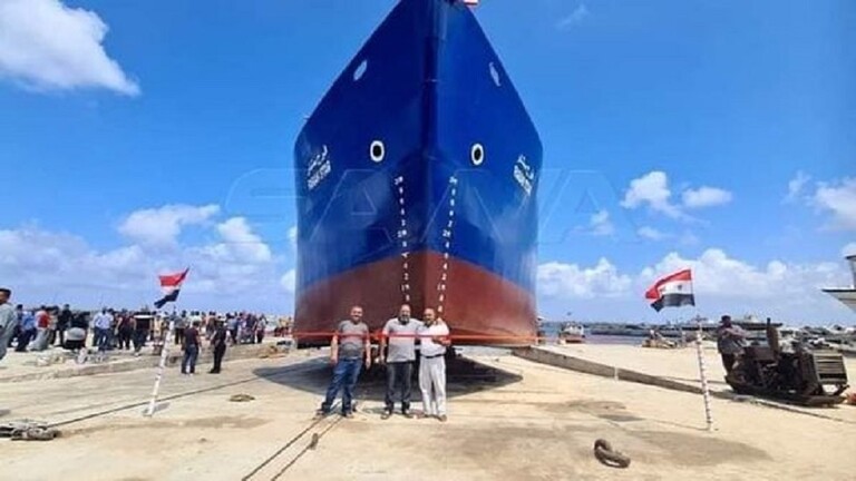سوريا.. تعويم سفينة شحن في ميناء بانياس 60c49610