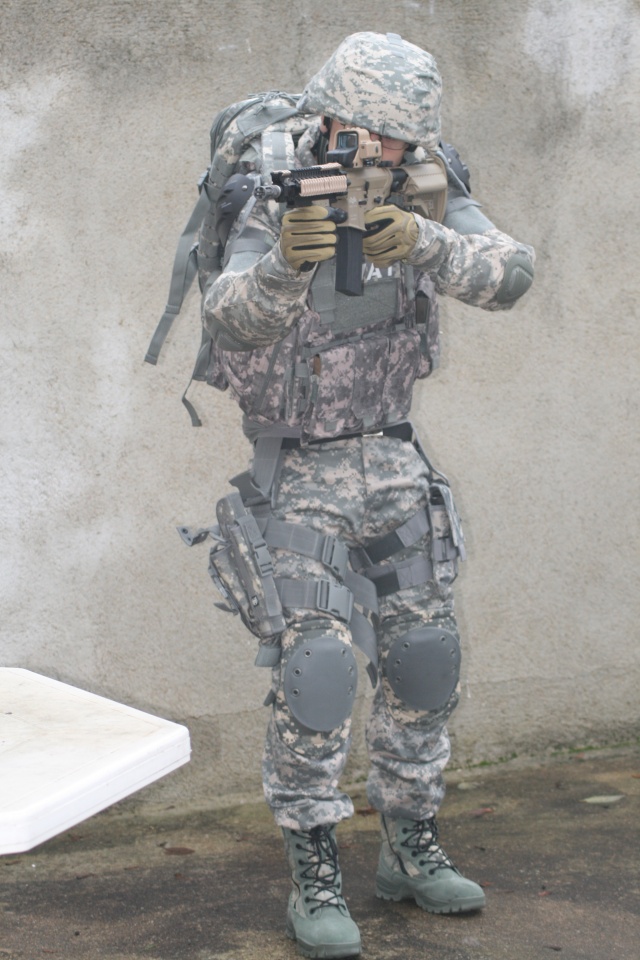 Equipement Airsoft: Tenue ACU digital (Call of duty MW2) 00411