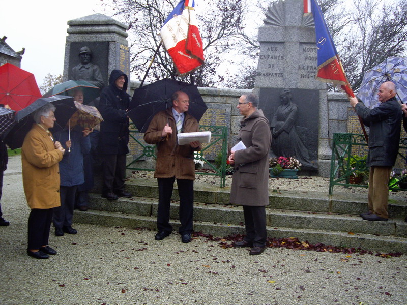 Cérémonies du 11 novembre 2010 à Brasparts Imgp3215