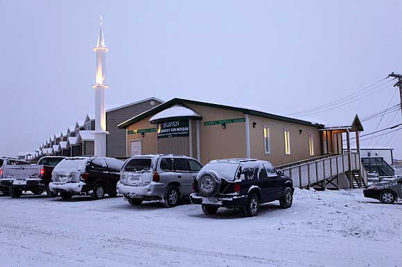 افتتاح مسجد صغير في القطب الشمالي الكندي 98819210