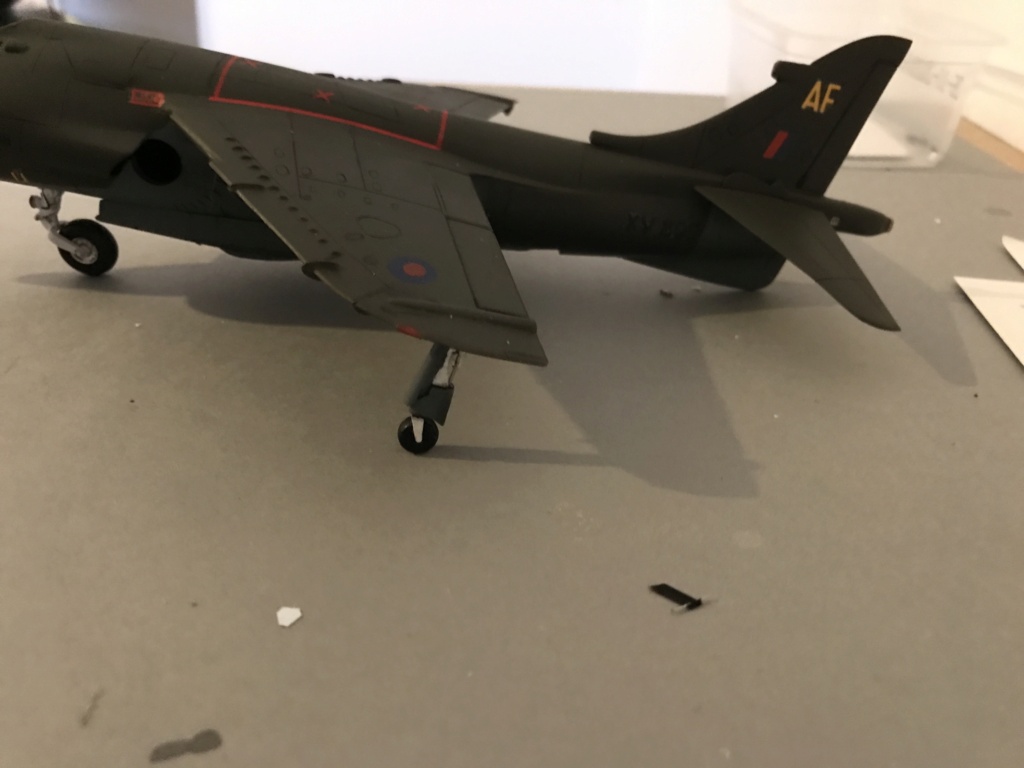 *1/48 H.S. HARRIER GR 3 Airfix - Page 3 Img_0137