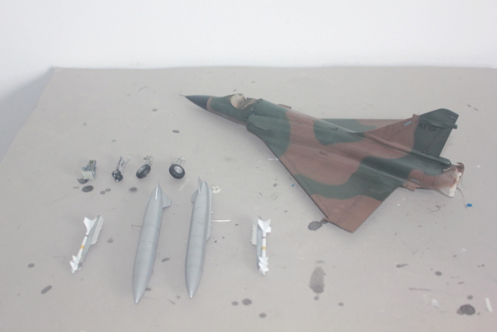 * 1/48  Mirage 2000 H  Heller      - Page 6 Img_7443