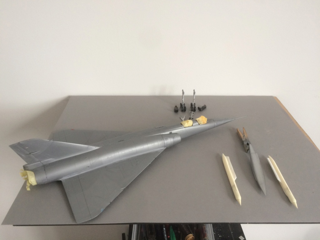 *1/48    MIRAGE IV      Heller    - Page 3 Img_8410