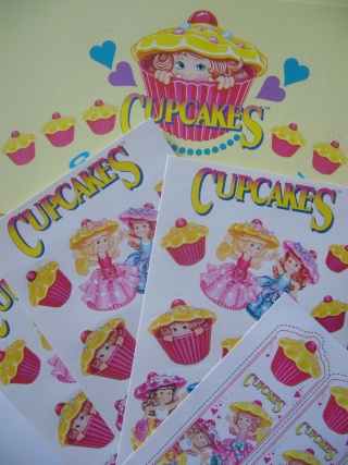 [Cupcakes] Ma collection de poupées cupcakes - Page 2 P1120215