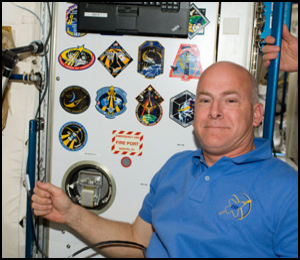 Alan Pointdexter quitte la Nasa Iss02353