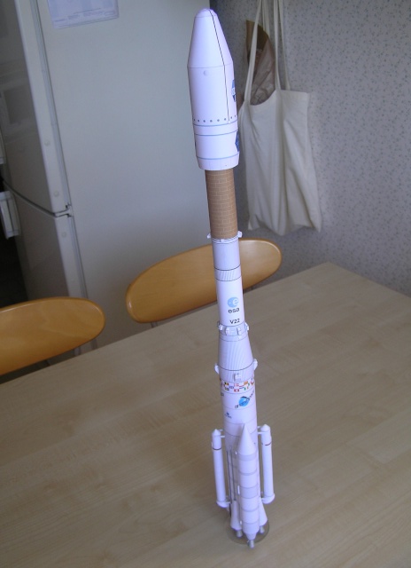 Ariane 4  V22  Nielspapermodel  1/96  papier Rotati15