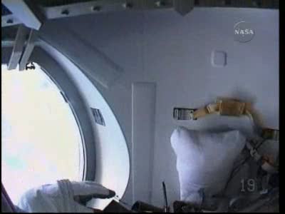 [STS-132] Atlantis : EVA 1, Reisman et Bowen. Vlcsn740