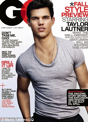 Taylor Lautner shows off his impressive six-pack Articl13