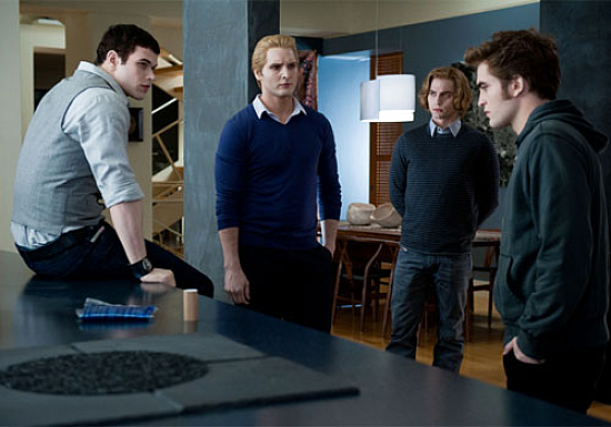 New Eclipse movie photo: Robert Pattinson and the HOTTIES of Twilight! Cullen10