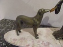Sculpture dame avec 2 chiens signée Scali en regule Dscn2511