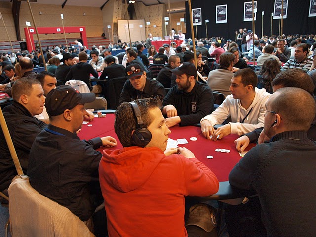 NH POKER OPEN (Deepstack 500 joueurs) 6 & 7 mars 2010 - Page 5 Yann10