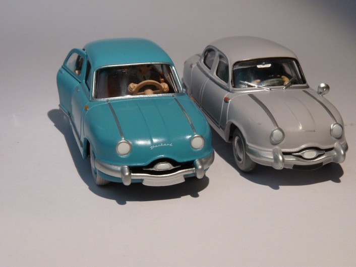 La comparaison entre la Panhard Tintin et la Panhard Spirou P1020613