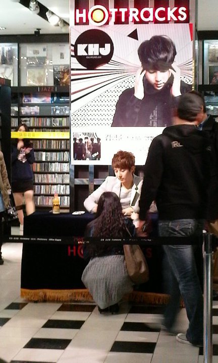 [photos] Hyung Jun's "My Girl" Fansign Event @ Hottracks 12.03.2011 Fm211
