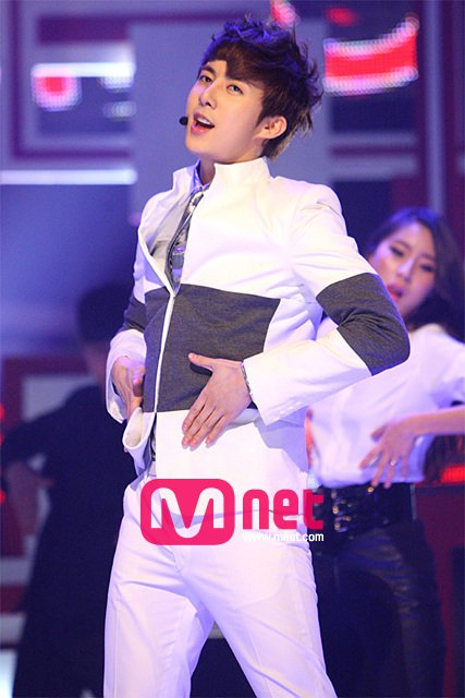[photos] Hyung Jun on Mnet (10.03.2011) Mnet310