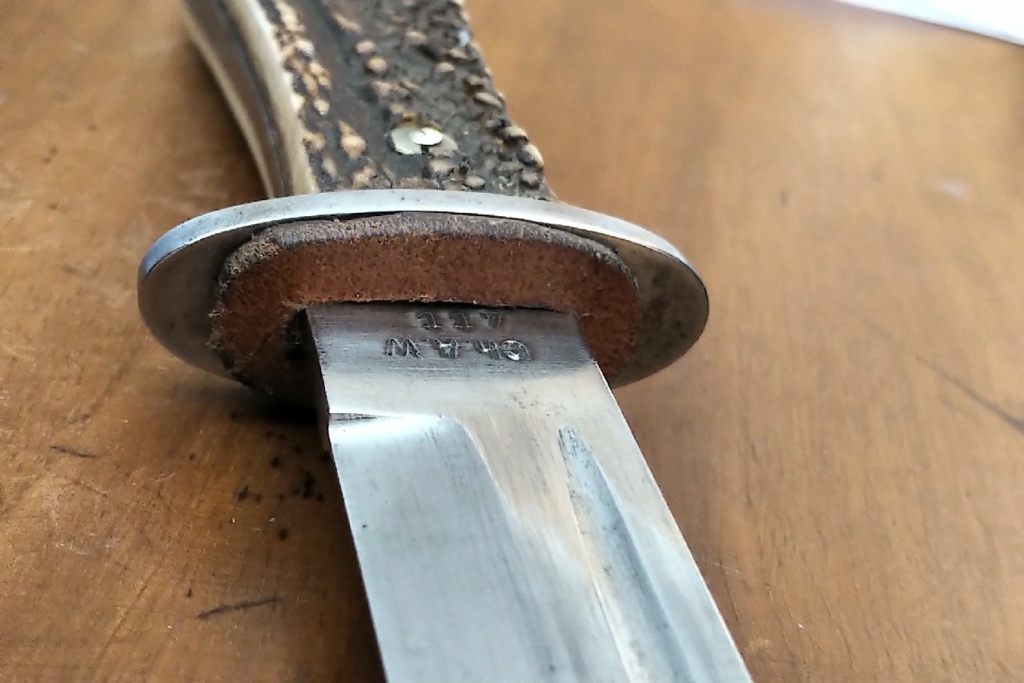 Besoin d'aide pour la fabrication d'une cravate en cuir pour sabre Img_2346