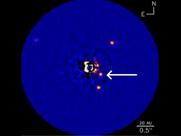4 planètes géantes autour de la même étoile Hr879910
