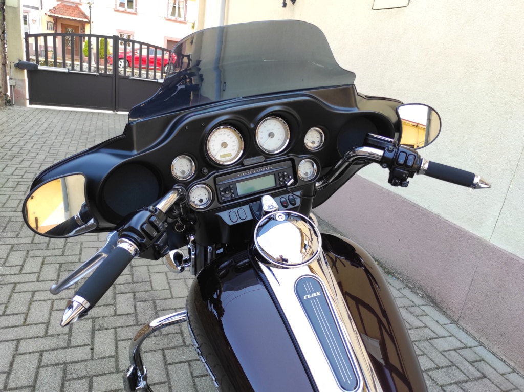 Street glide 1690 black cherry Img_2017
