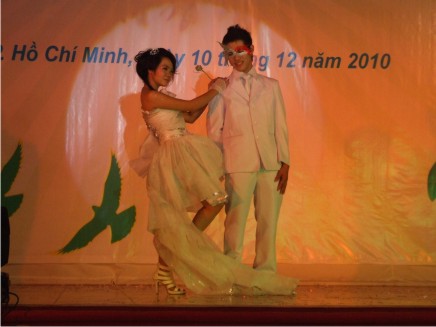 Liên hoan văn nghệ HSSV Hùng Vương Thoi2011