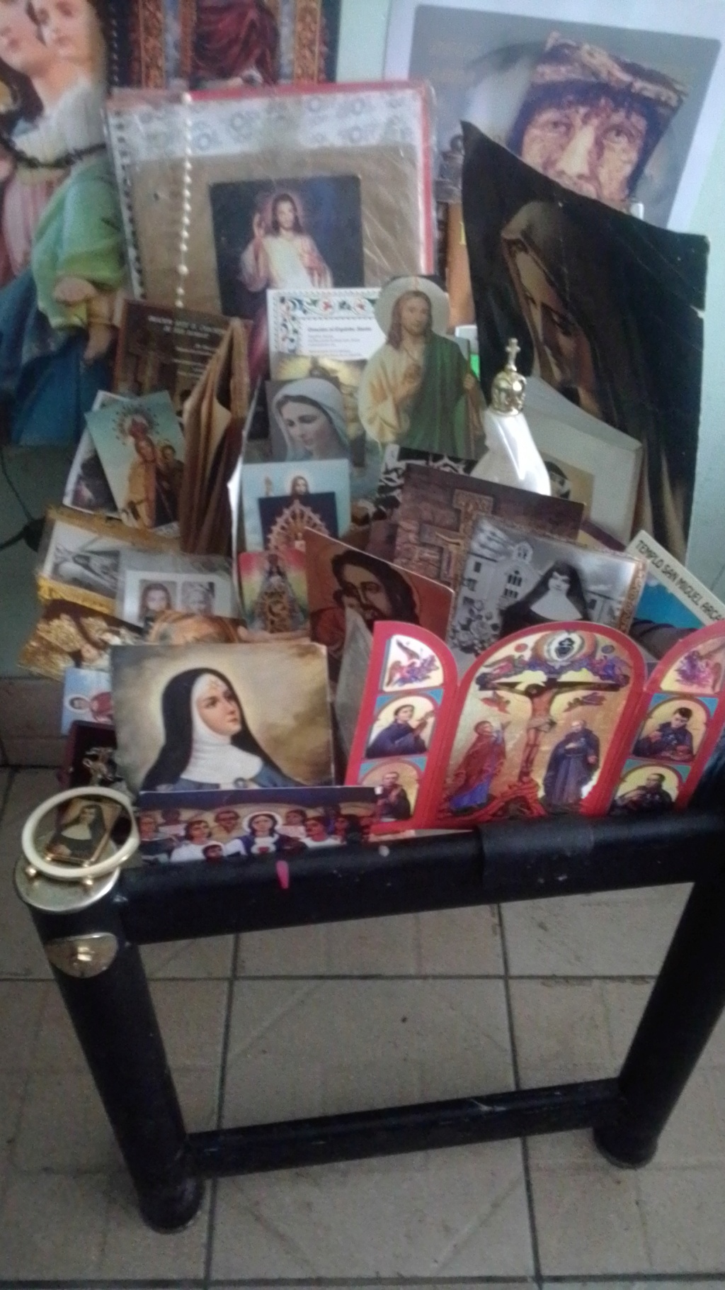 mi refugio mariano mi altar en mi cuartito Img_2038