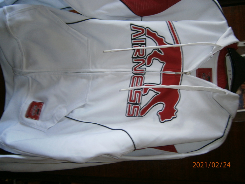 Veste AIRNESS blanche et rouge avec capuche T:XL (Servie 1M) P2240211
