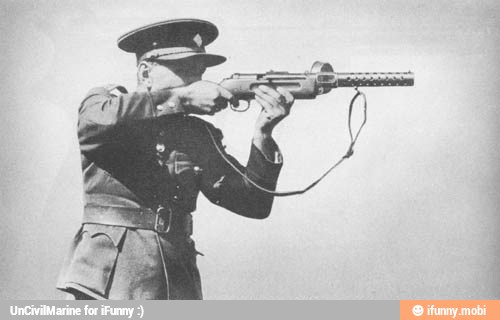 Le Pistolet-mitrailleur MP 18 / I de 1918 Ukxp5e10