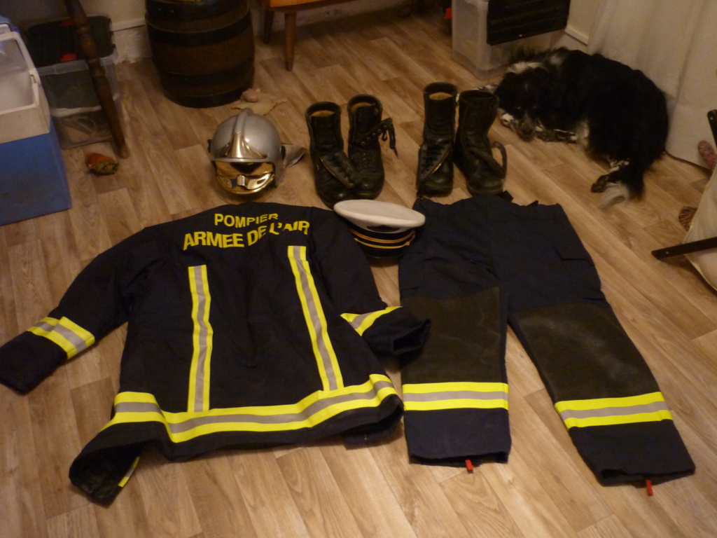 tenue de pompier (armée de l'air) moderne P1130011
