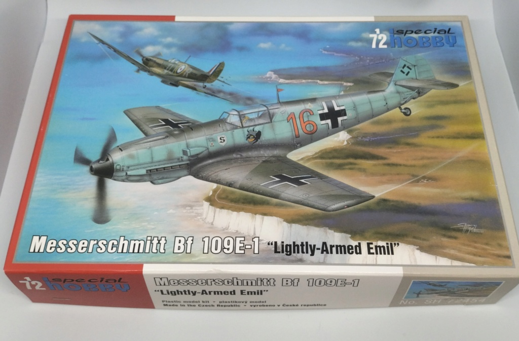 (GB JICEHEM)  [Special Hobby] Messerschmitt Bf 109E-1 white "6"  sous nos cocardes 1/72 Img_2011