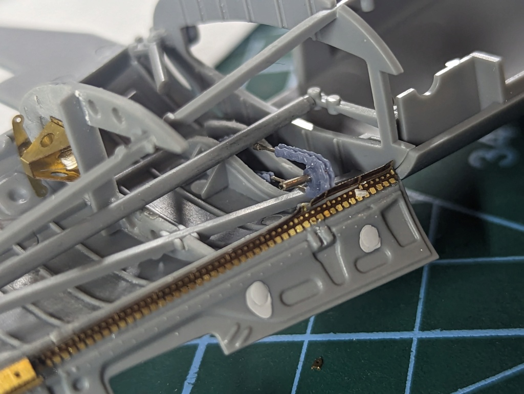 [TAMiYA] 1/32 - CHANCE-VOUGHT CORSAIR F4U-1 BIRDCAGE   - Page 2 Pxl_2052