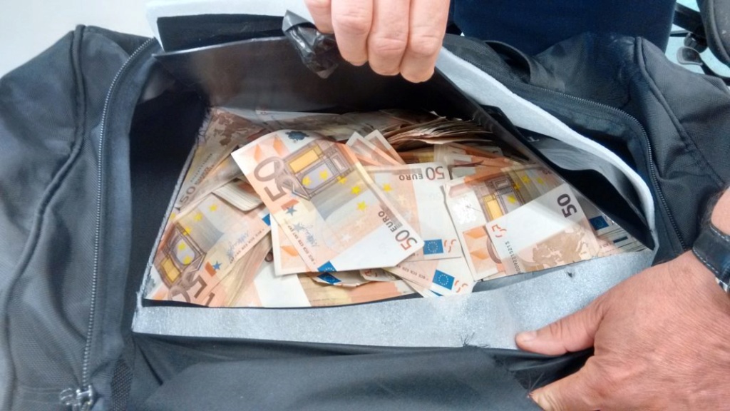 La guerre contre notre droit à détenir du cash Cash_z10