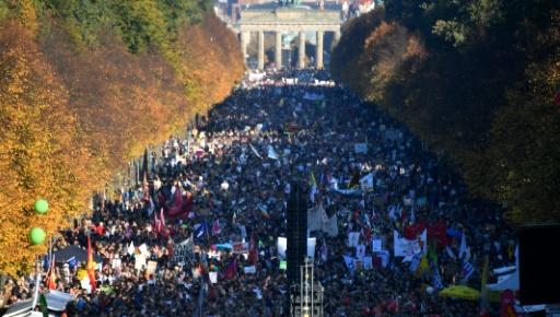 unteilbar - Mobilisation massive contre le racisme dans les rues de Berlin Fed73b10