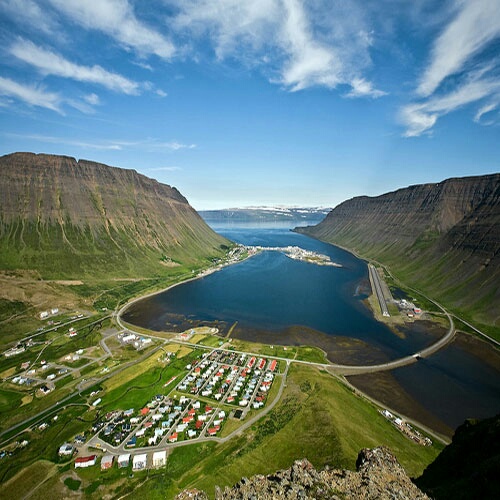 ايسلندا من أغنى الدول وهي وجهة سياحية هامة Eeeoe220
