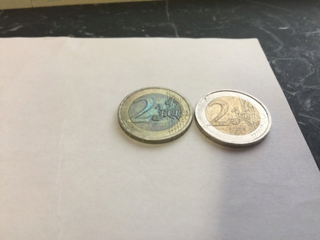 Moneda de 2€ con tonalidad distinta. Moneda11