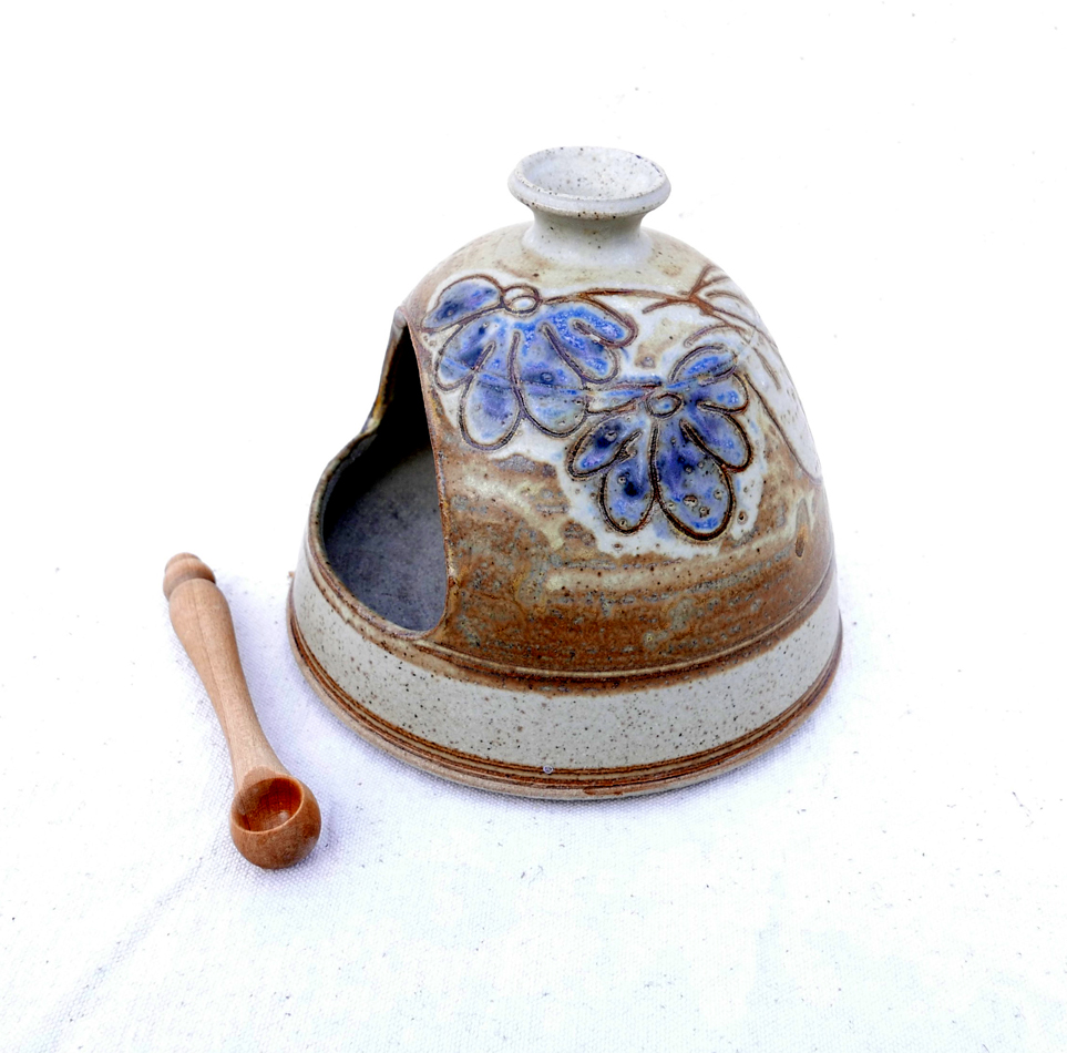 Dome shape Salt pig, partial ink stamp, High …. Pottery  B5590b10