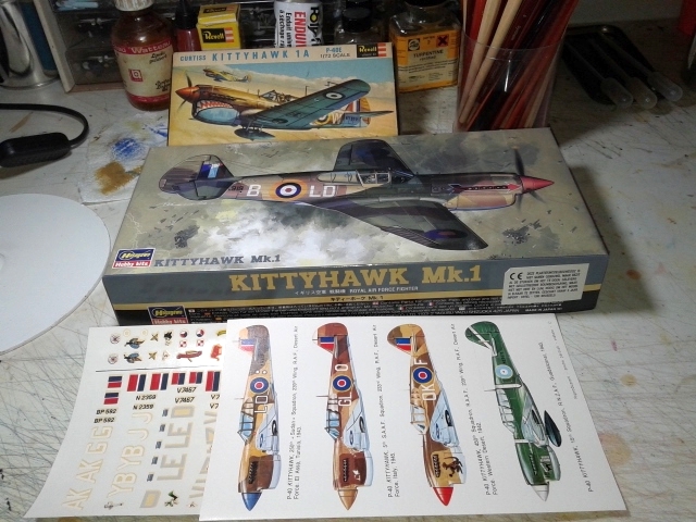 [Hasegawa] Curtiss P-40 E (Kittyhawk Mk. 1) [Terminé] 20200415