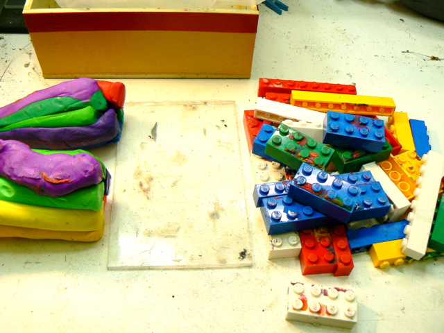 Moulage : Lego et Pâte à modeler… Un jeu d’enfant ? P1050819